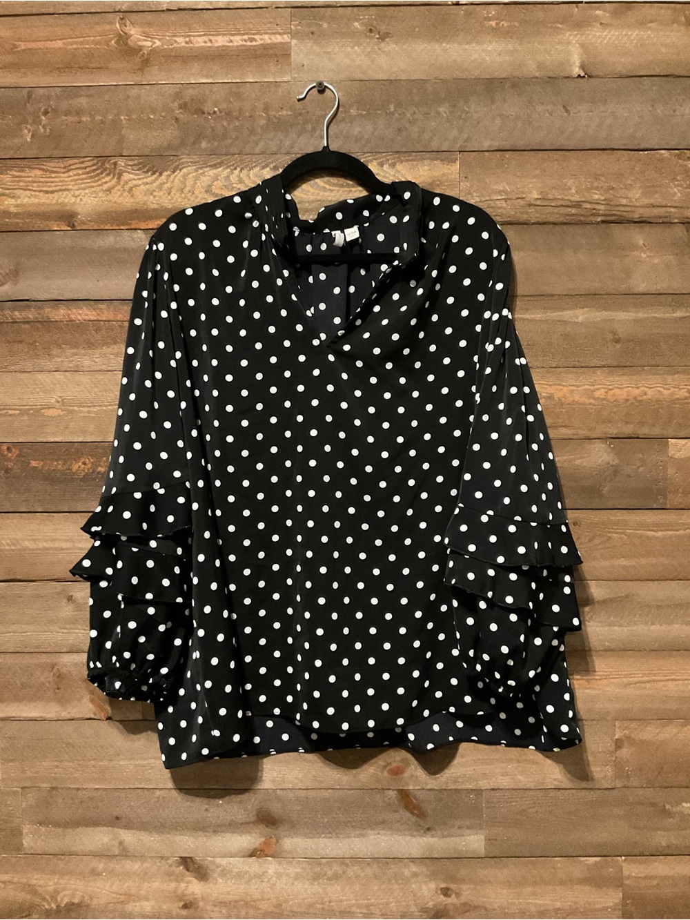 Cato Women’s Black With White Polka Dots Ruffled Sleeve Top  Size 18/20W